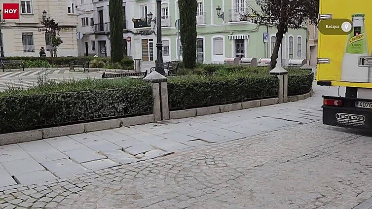 El Ayuntamiento de Badajoz estudia cómo evitar que los coches aparquen mal en San Andrés