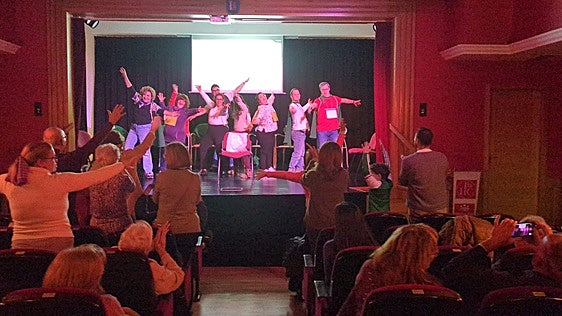 Teatro Down, premios de los ingenieros y despedida al general en Badajoz