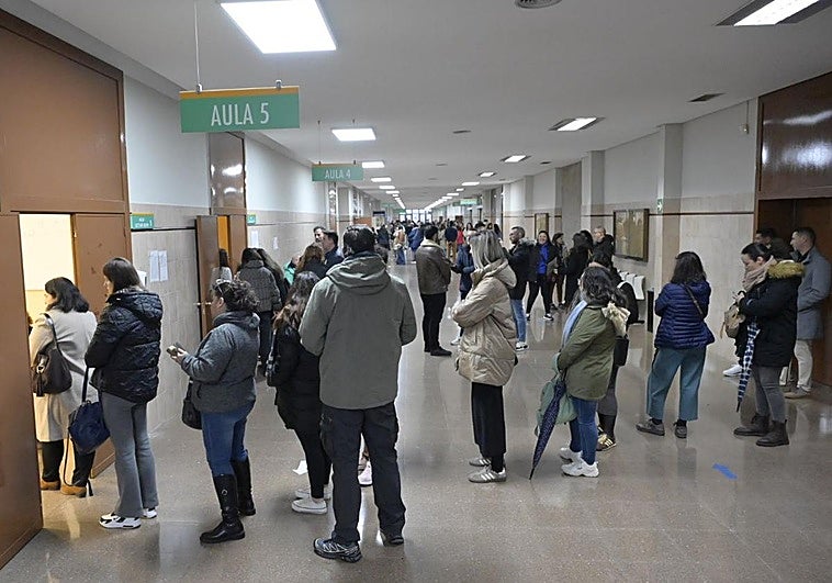 5.359 opositores optan a las 170 plazas de celador del SES: «Ya tengo que tirar para lo público como sea»