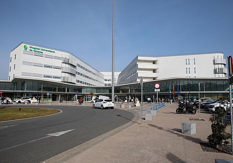 Cuatro heridos, entre ellos dos niños de 5 y 9 años, tras la colisión de dos vehículos en Nuevo Cáceres