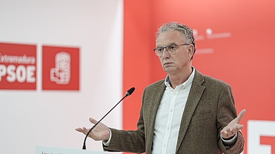 El presidente de la gestora del PSOE lamenta que Extremadura viva una «pelea de sillones sin precedentes» entre PP y Vox