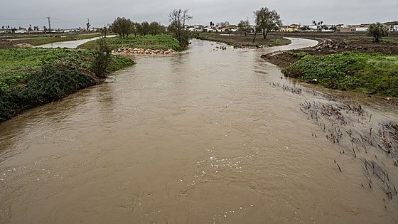 Las crecidas de los ríos dejan seis puntos en alerta roja hidrológica en Extremadura