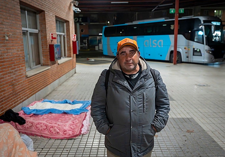 «La noche del temporal me metí entre dos autobuses a dormir»