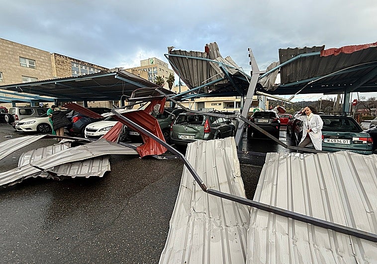 Un tornado causa numerosos daños en el Hospital Virgen del Puerto y en el norte de Plasencia