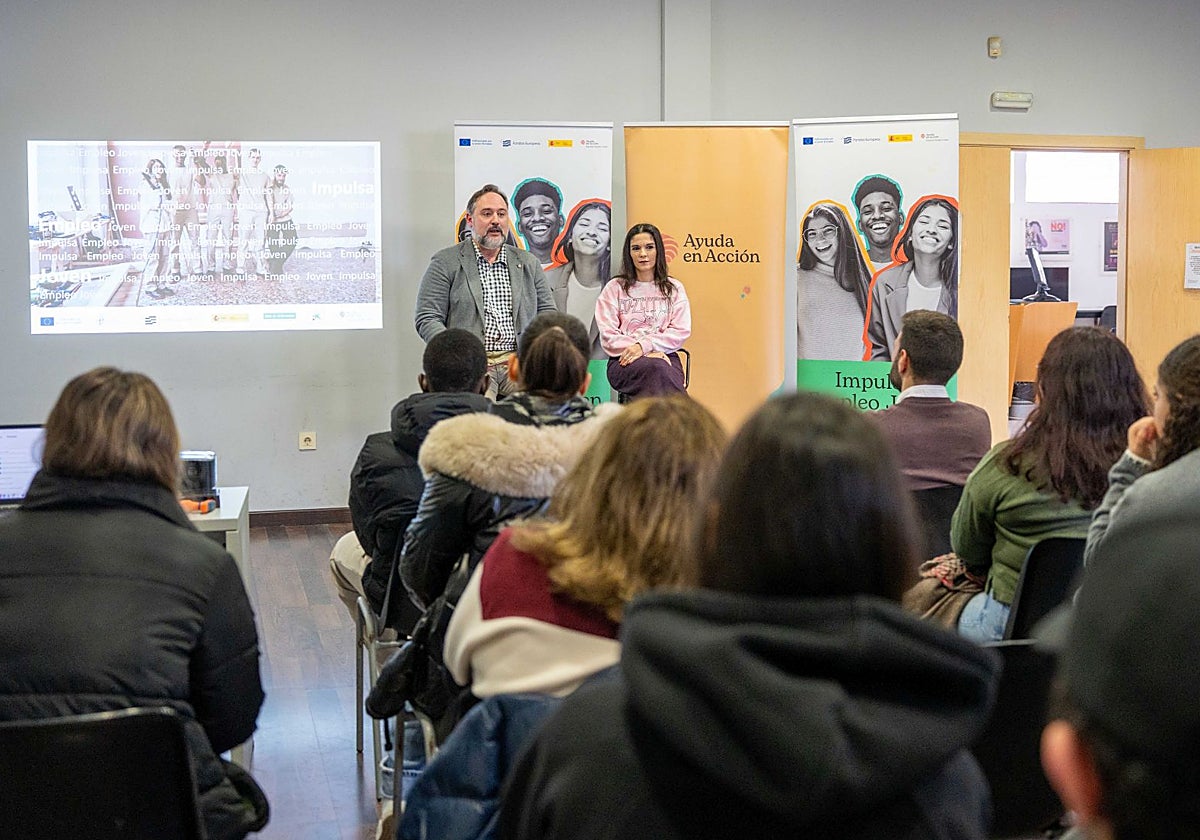 https://s2.ppllstatics.com/hoy/www/multimedia/2026/01/30/Presentaci%C3%B3n%20Impulsa%20Empleo%20Joven%20(1)-R3tQtAKAsBndobnhW7ZaobL-1200x840@Hoy.jpg