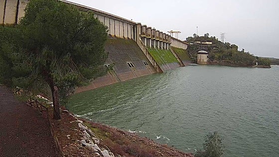 El embalse de Alcántara empieza a soltar agua