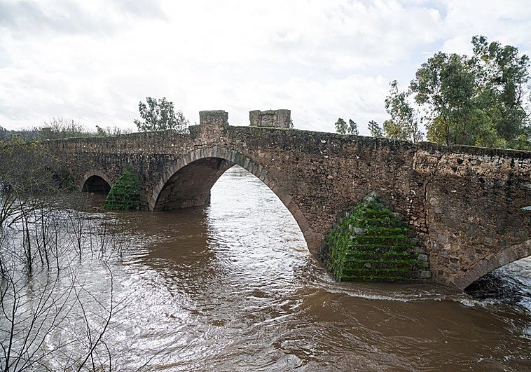 El aumento de los caudales en Badajoz corta los accesos a Gévora, Valdebótoa y Rincón de Caya
