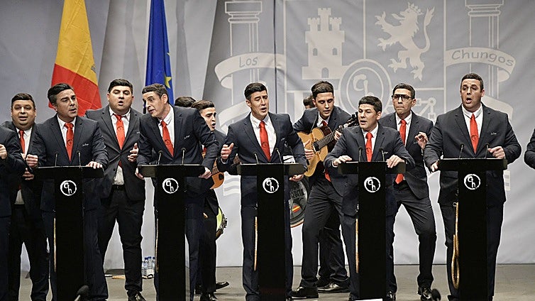 Una murga del Carnaval de Badajoz se disfraza del Presidente del Gobierno Pedro Sánchez