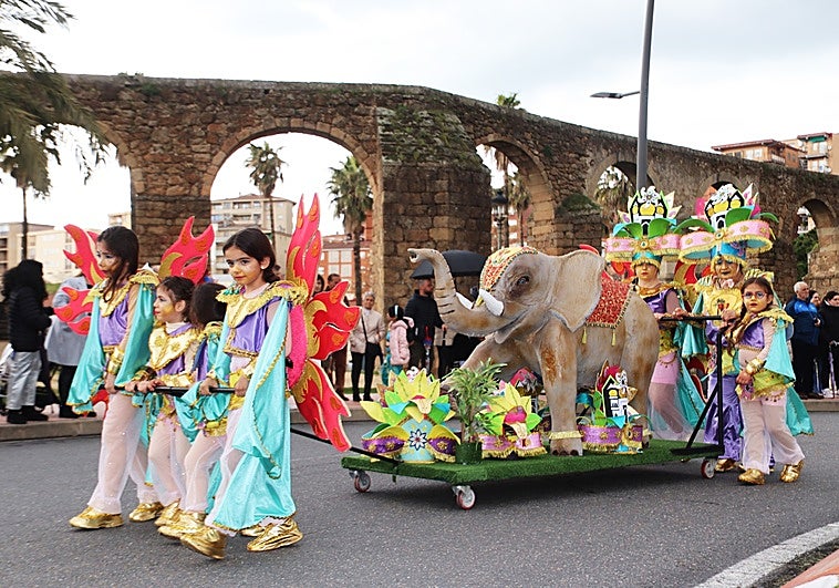 Unas 500 personas y ocho comparsas protagonizarán el desfile de carnaval de Plasencia