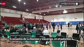 Evacuados de La Bazana y Valuengo, en el pabellón de Jerez de los Caballeros