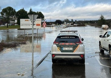 El temporal afecta a una treintena de carreteras de Extremadura: socavones, balsas de agua y desprendimientos