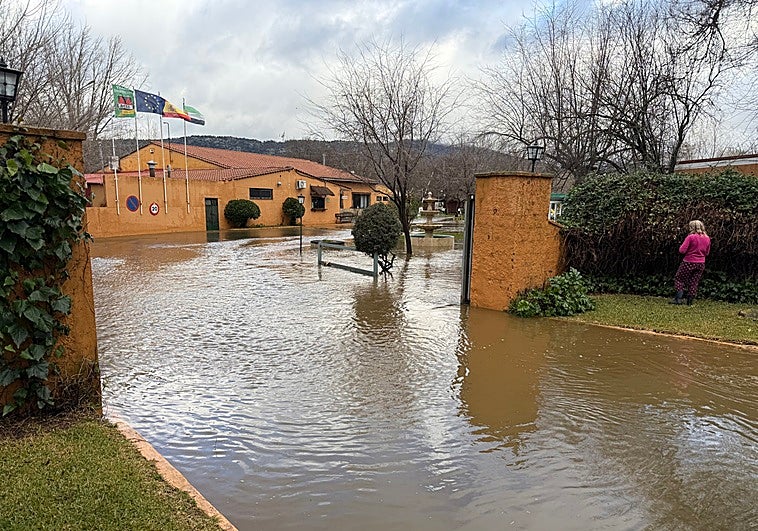 Leonardo a su paso por el norte cacereño: «Hemos pasado miedo, todo se ha inundado»