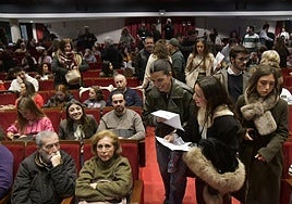 El público espera el inicio del cuarto de preliminares del Carnaval de Badajoz 2026