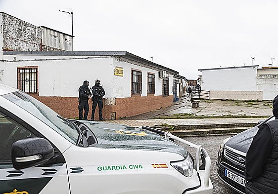 La presidenta del TSJEx se reúne con familias de los niños a los que entrenaba el detenido por pornografía infantil