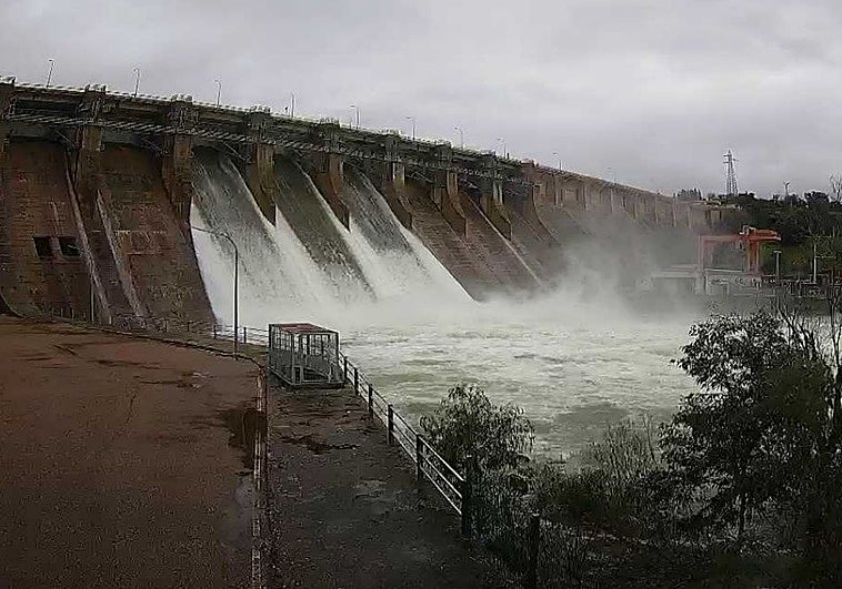 Precaución máxima en las Vegas del Guadiana tras ordenarse la apertura de la presa del Zújar