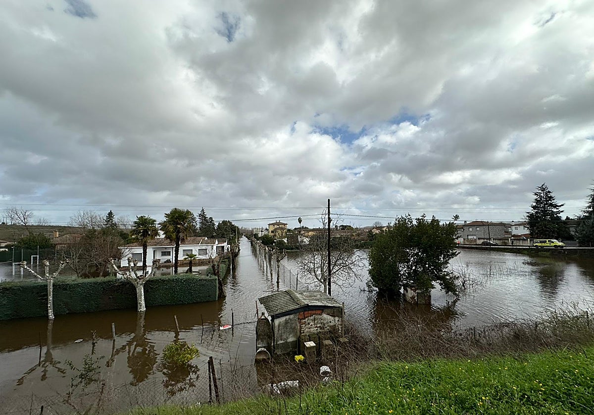 ‘Nils’ desborda ríos, corta carreteras y obliga a nuevas evacuaciones Image