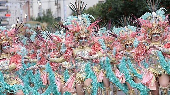 Los Lingotes ganan el desfile de comparsas del Carnaval de Badajoz