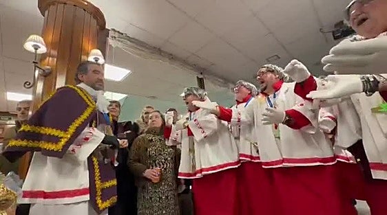 Jarana homenajea por sorpresa a Antonio Sansinena