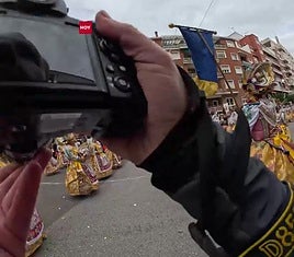 Así vive desde dentro el fotógrafo de HOY el Gran Desfile de Comparsas del Carnaval de Badajoz