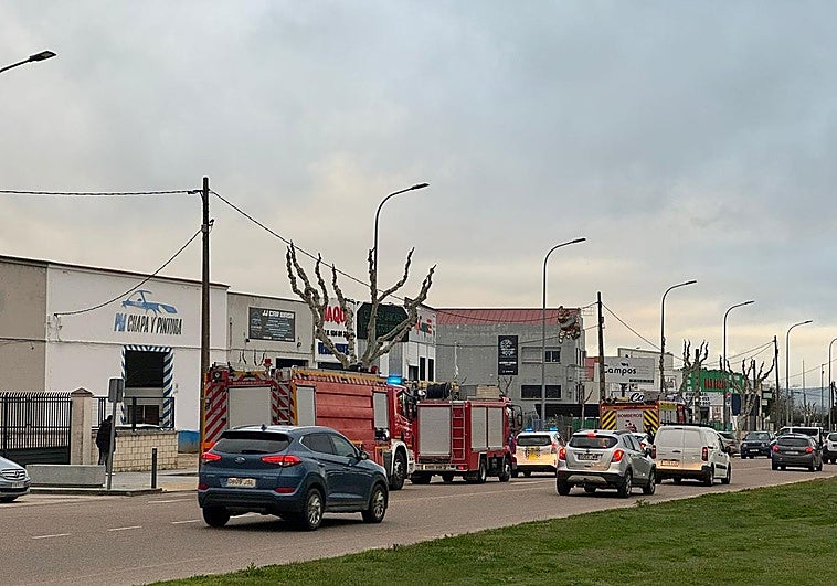 Muere el hombre herido con quemaduras tras una explosión con disolvente en un taller de Don Benito