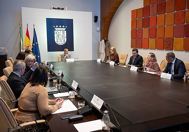 La Junta de Extremadura apenas ha aprobado 21 acuerdos en dos meses de gobierno en funciones