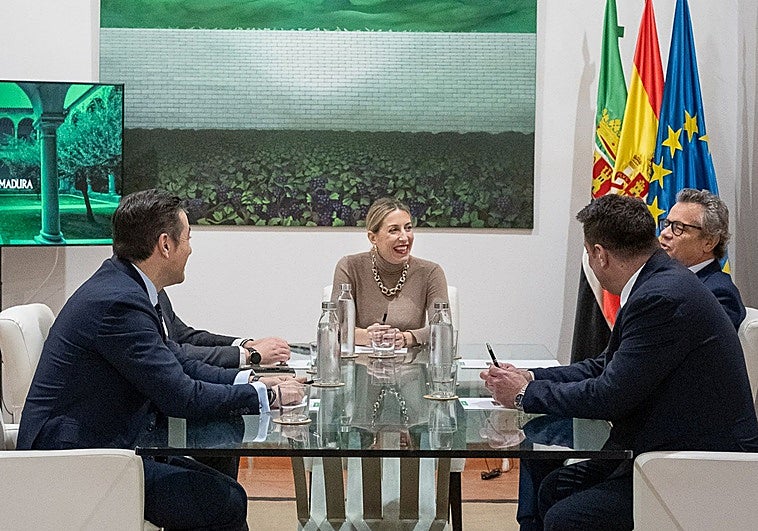 La Junta de Extremadura formaliza su participación en la fábrica de films de Badajoz