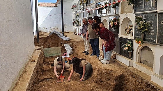 La Junta dio el pasado año 124.000 euros para exhumación de fosas y proyectos sobre víctimas de la Guerra Civil