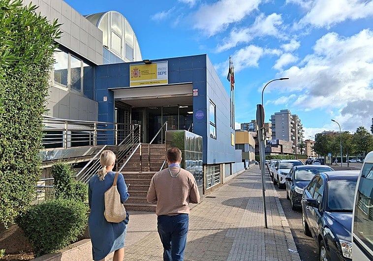 El SEPE lo confirma: el subsidio a mayores de 52 años cambia sus requisitos tras la subida del SMI