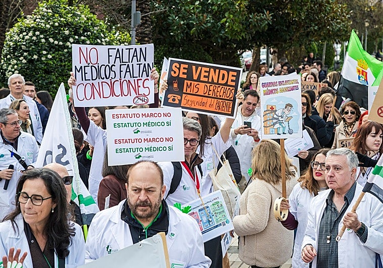 La huelga de médicos en Extremadura cancela más de 67.000 consultas y 567 operaciones