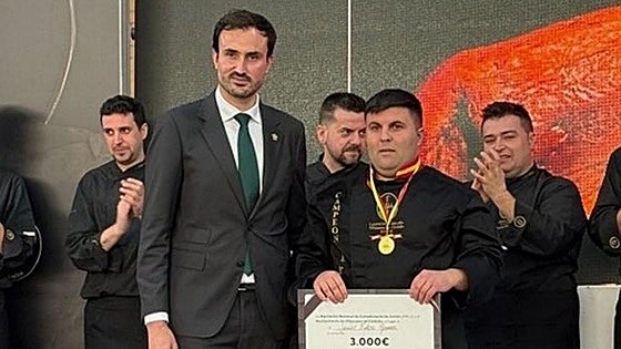 Un extremeño se corona como el mejor cortador de jamón de España