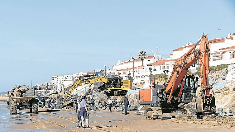 Las borrascas dejan tocadas estas playas de Huelva y Cádiz a las puertas de Semana Santa