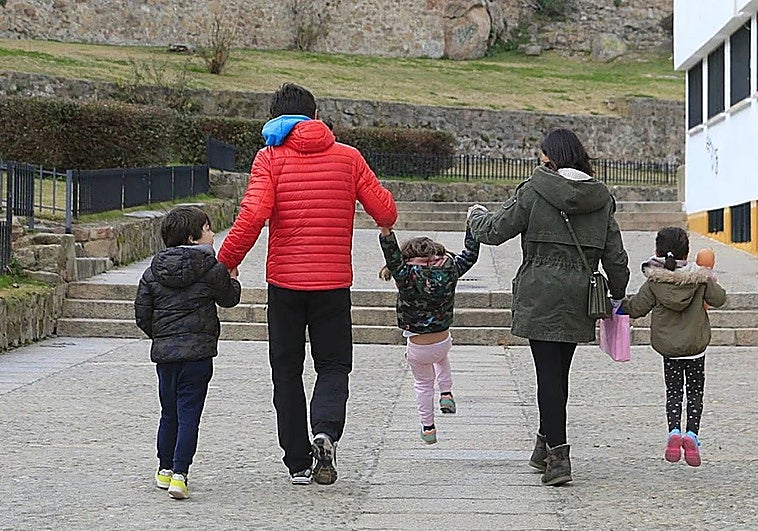 Los hogares extremeños ingresan más de 30.000 euros de media por primera vez pero siguen a la cola