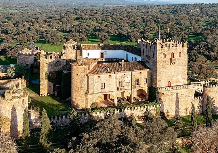 El castillo de San Vicente de Alcántara busca dueño
