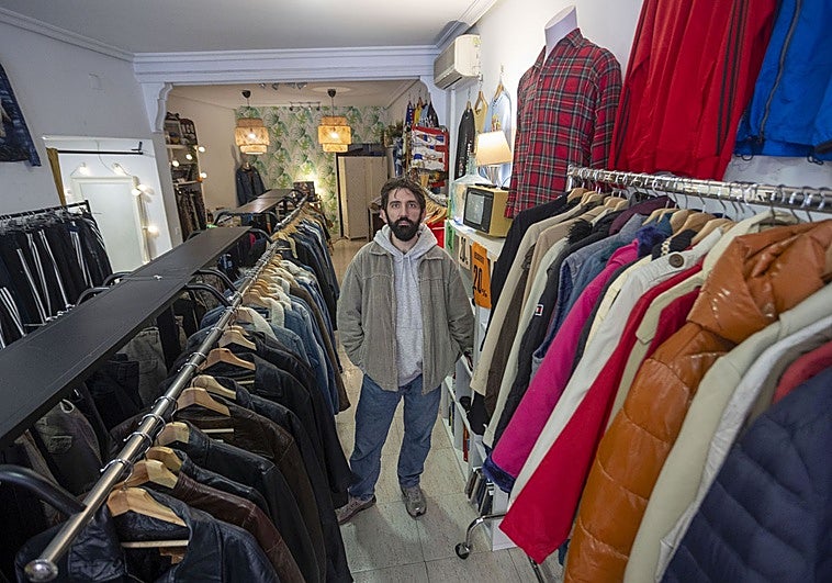 La ropa de segunda mano, una tendencia en auge en Cáceres