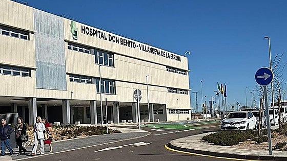 Un herido grave en un accidente entre dos coches en Villanueva de la Serena