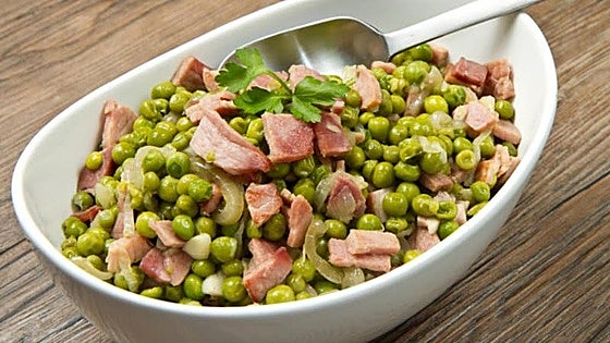 Guisantes con jamón y alioli