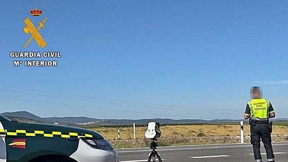 La Guardia Civil detecta a un motorista circulando a 208 km/h en Alange