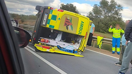 El choque de una ambulancia y un turismo en la N-432 deja siete heridos cerca de Badajoz