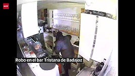 La Policía sorprende a un hombre con la caja registradora del Tristana encima esta madrugada