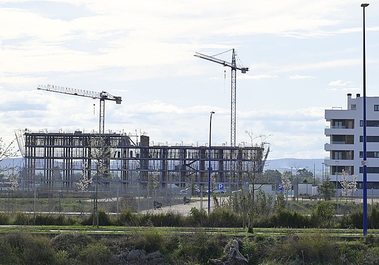 La escasez de suelo urbanizado y de mano de obra lastran la edificación de vivienda
