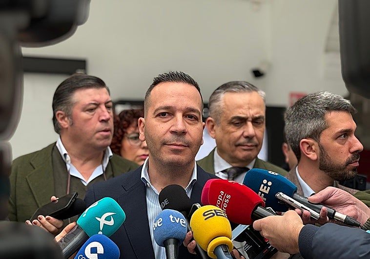 Vox confirma que hay un «intercambio constante de documentación» con el PP para alcanzar un pacto de gobierno