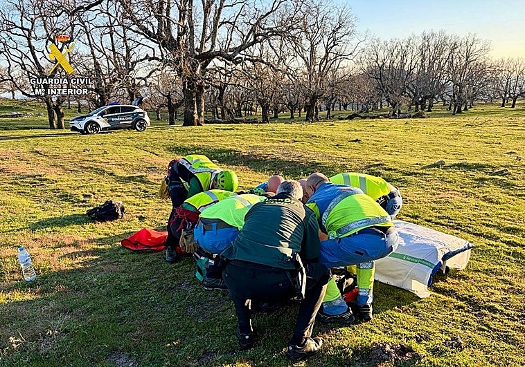 Rescatado un parapentista tras sufrir una caída en un paraje de Cabezabellosa