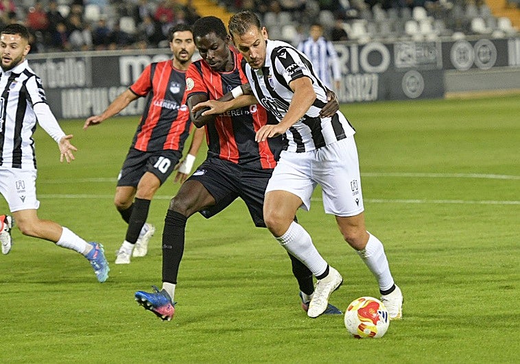 El Fernando Robina pone en jaque al Badajoz