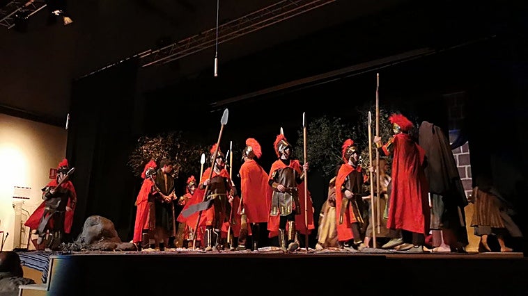 La Resurrección infantil da comienzo a la Pasión Viviente