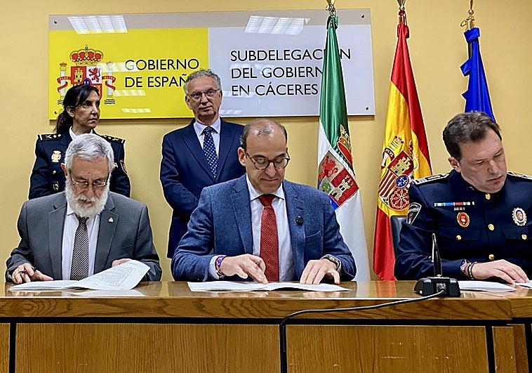 La Policía Local de Cáceres estrena unidad especializada en violencia de género, que atenderá a 108 víctimas de riesgo bajo