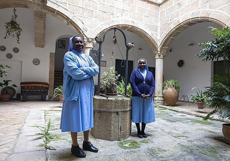 Sor Gabriela y sor Augusta, las nuevas vecinas de la calle General Ezponda