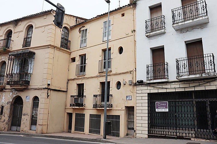 La Junta da luz verde al derribo de un nuevo inmueble en la Puerta Talavera