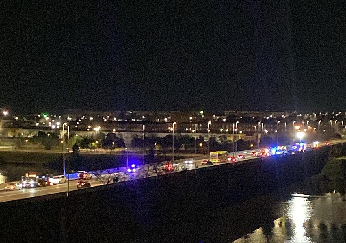 Da positivo en alcohol tras una colisión múltiple en el puente de la Universidad de Badajoz