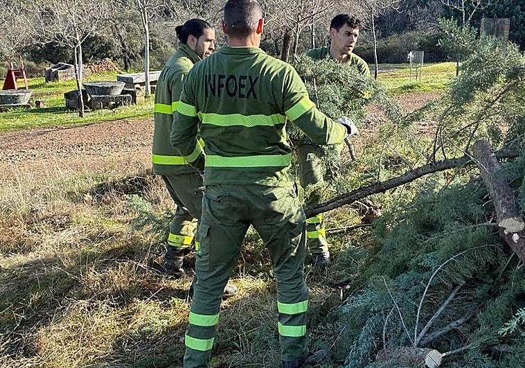 La Junta cierra la base del Infoex en Nuñomoral y reagrupa a su personal en la de Vegas de Coria