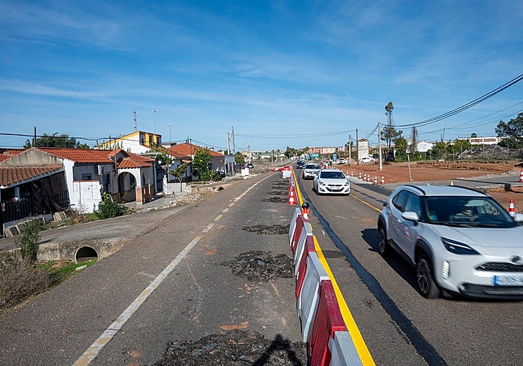 Nuevas expropiaciones para construir el carril bici y colocar una tubería en la carretera de Sevilla